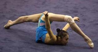 Chinese gymnastic champions perform in Taipei